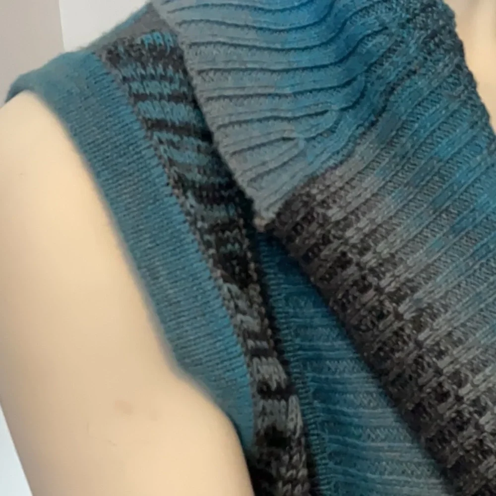 Baciano Brand Blue Gradient Sleeveless Cardigan with Fringe - Picture 4 of 7